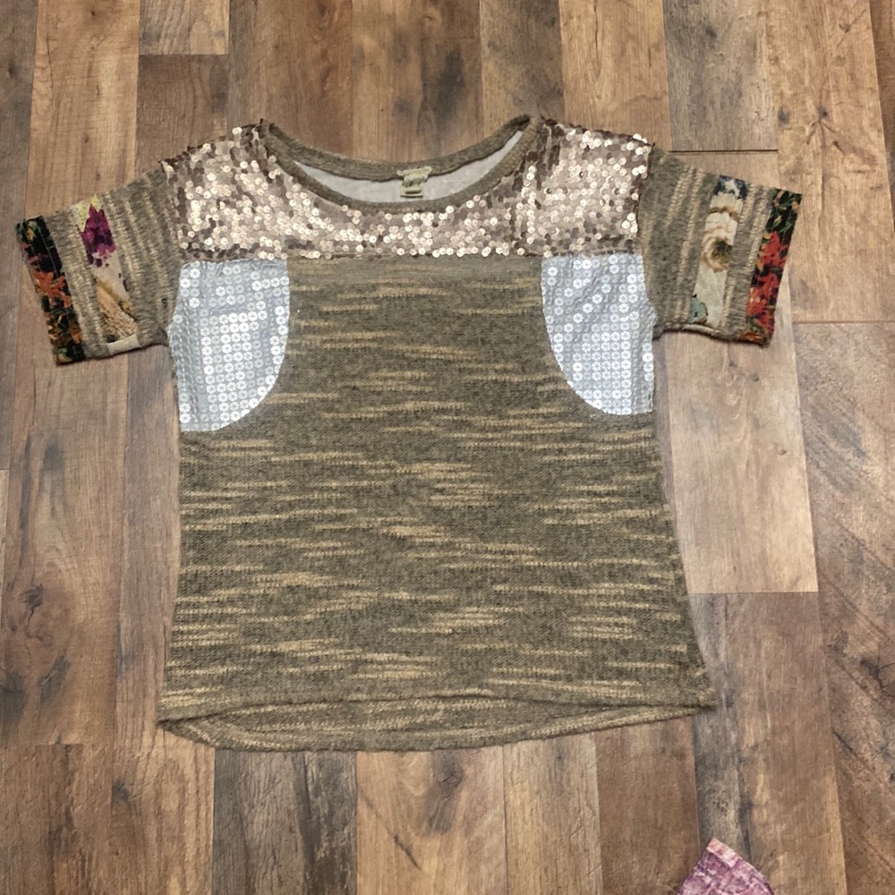 - Gimmicks by BKE Women's Knit Small Top Embellished Sequin Short Sleeve B…